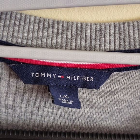 Tommy Hilfiger Women's Grey & Navy Monogrammed Pinstripe Sweatshirt Size Large - Picture 3 of 7